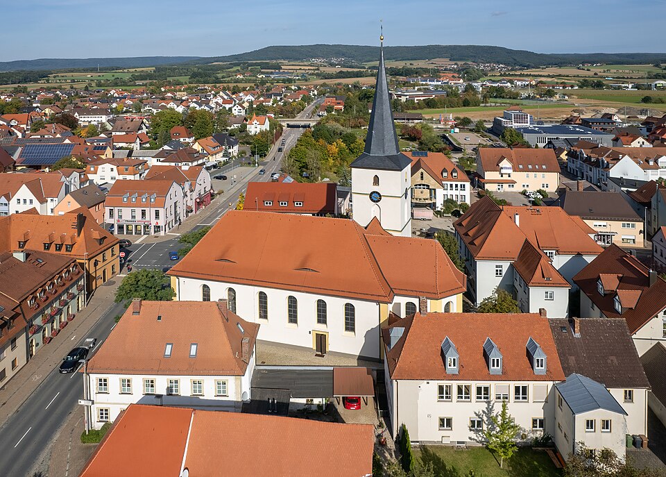 Terrassendach-Fachbetriebe in Hirschaid: Kirche Luftbild – Foto: Ermell Terrassendach-Fachbetriebe in Hirschaid: Kirche Luftbild