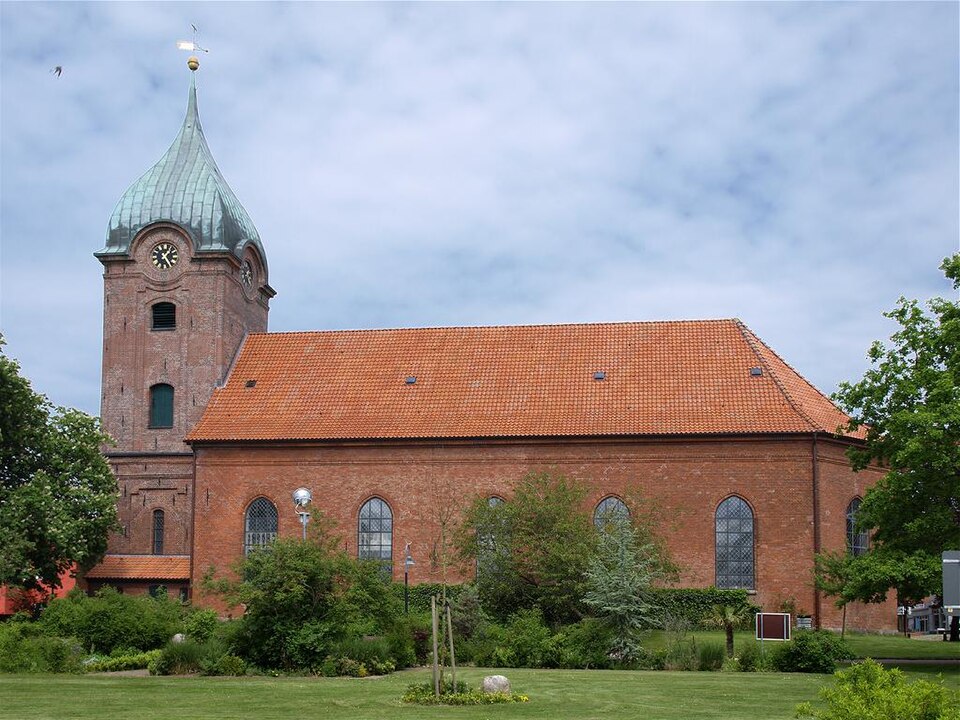 Terrassendach-Fachbetriebe in Hohenwestedt: Kirche – Foto: Uwe Barghaan Terrassendach-Fachbetriebe in Hohenwestedt: Kirche
