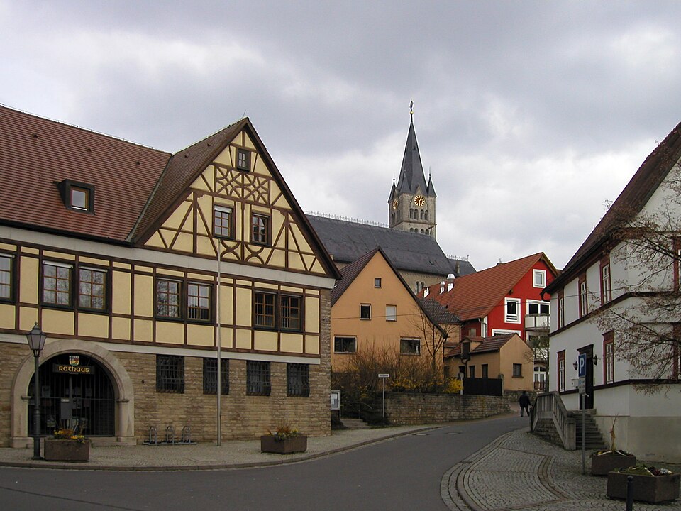 Terrassendach-Fachbetriebe in Igersheim: Rathaus und katholische Kirche – Foto: Schorle Terrassendach-Fachbetriebe in Igersheim: Rathaus und katholische Kirche