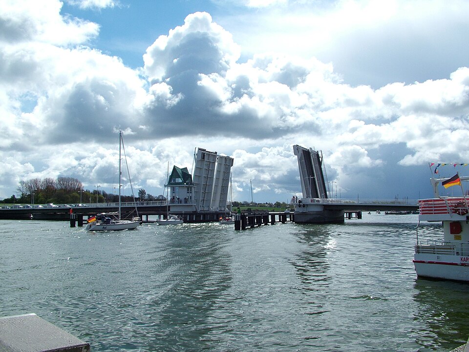 Terrassendach-Fachbetriebe in Kappeln: Klappbruecke – Foto: Clemensfranz Terrassendach-Fachbetriebe in Kappeln: Klappbruecke