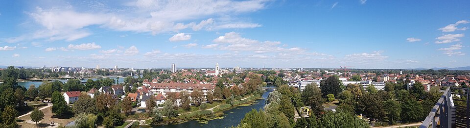 Terrassendach-Fachbetriebe in Kehl: Panorama Straßburg Weißtannenturm – Foto: Karthoo Terrassendach-Fachbetriebe in Kehl: Panorama Straßburg Weißtannenturm