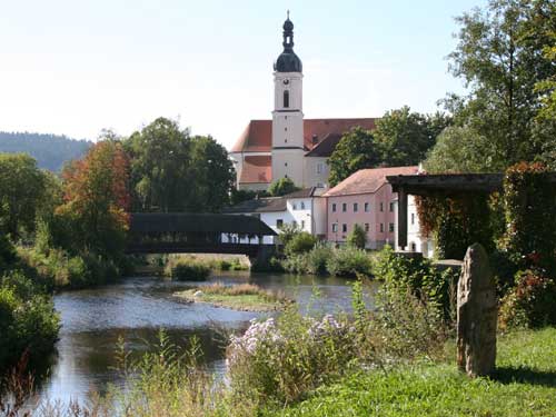 Terrassendach-Fachbetriebe in Kötzting: Bad, Blick auf Regenbrücke und Stadtpfarrkirche – Foto: Samuel2005 Terrassendach-Fachbetriebe in Kötzting: Bad, Blick auf Regenbrücke und Stadtpfarrkirche