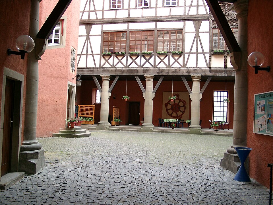 Terrassendach-Fachbetriebe in Künzelsau: Residenzschloss Innenhof – Foto: Rudolf Stricker Terrassendach-Fachbetriebe in Künzelsau: Residenzschloss Innenhof