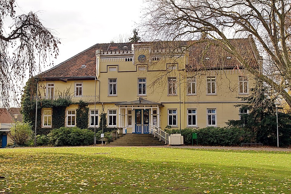 Terrassendach-Fachbetriebe in Laatzen: Altes Rathaus – Foto: losch Terrassendach-Fachbetriebe in Laatzen: Altes Rathaus