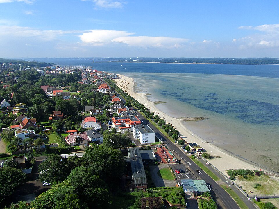 Terrassendach-Fachbetriebe in Laboe: Stadtansicht – Foto: Strandkrabbe Terrassendach-Fachbetriebe in Laboe: Stadtansicht