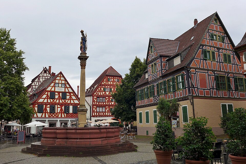 Terrassendach-Fachbetriebe in Ladenburg: Marktplatz – Foto: Bahnfrend Terrassendach-Fachbetriebe in Ladenburg: Marktplatz