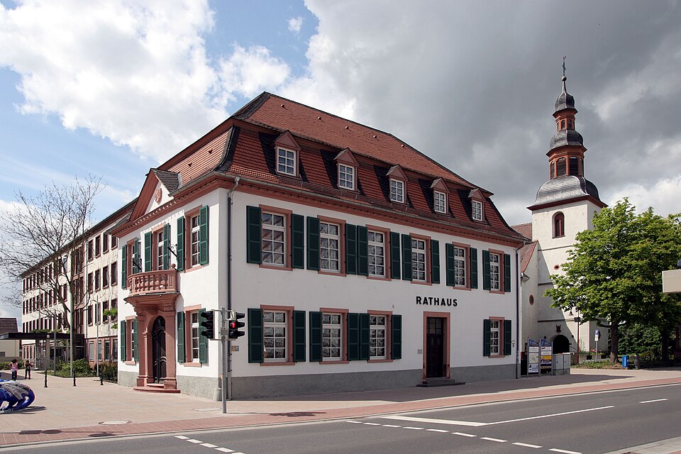 Terrassendach-Fachbetriebe in Lampertheim: Rathaus – Foto: Kuebi = Armin Kübelbeck Terrassendach-Fachbetriebe in Lampertheim: Rathaus
