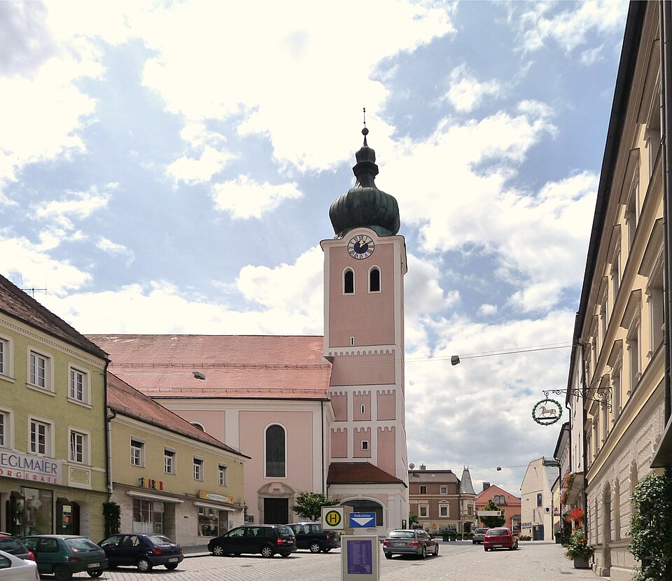 Terrassendach-Fachbetriebe in Landau an der Isar: Stadtpfarrkirche – Foto: Konrad Lackerbeck Terrassendach-Fachbetriebe in Landau an der Isar: Stadtpfarrkirche