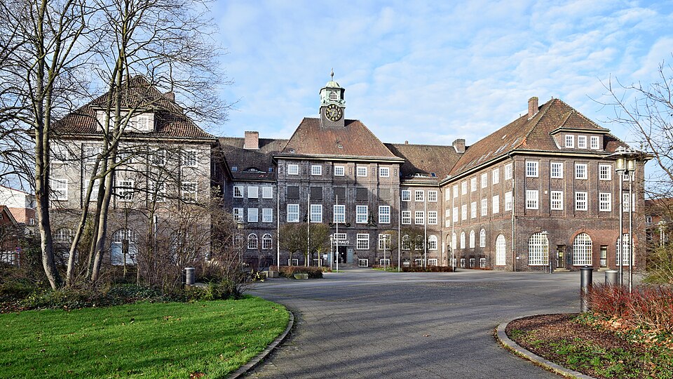 Terrassendach-Fachbetriebe in Lehrte: Rathaus – Foto: Hydro Terrassendach-Fachbetriebe in Lehrte: Rathaus