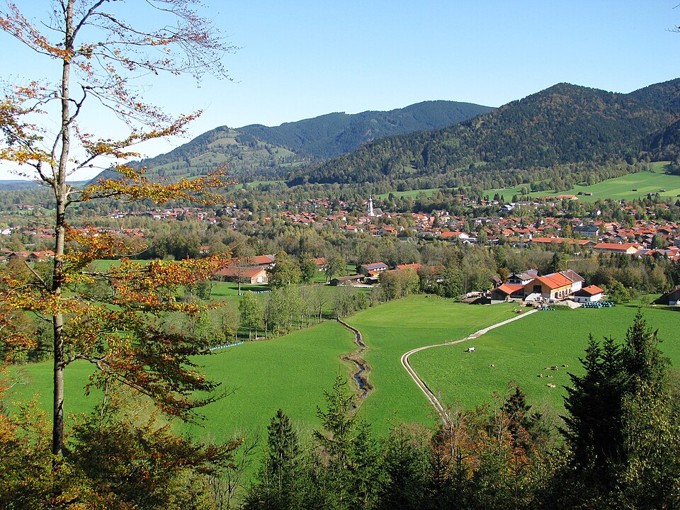 Terrassendach-Fachbetriebe in Lenggries: Stadtansicht – Foto: Gras-Ober Terrassendach-Fachbetriebe in Lenggries: Stadtansicht