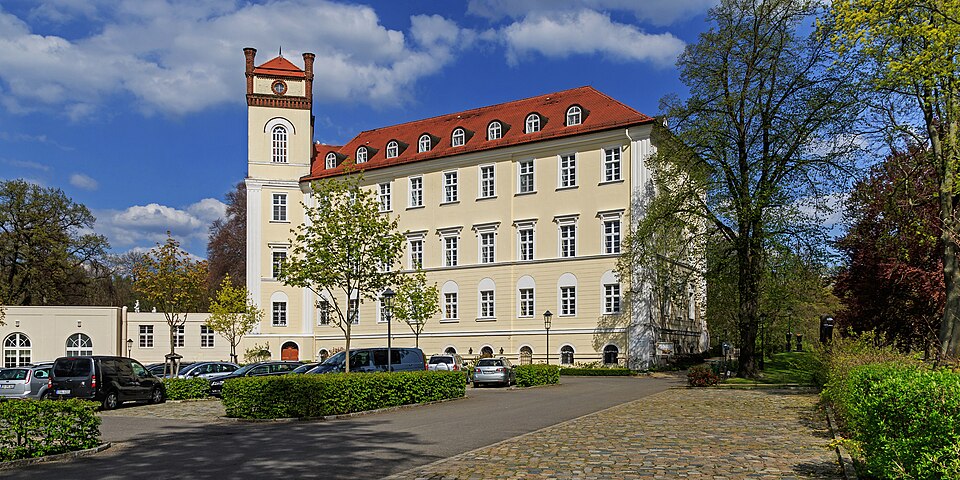 Terrassendach-Fachbetriebe in Lubnjow: Spreewald Schloss – Foto: A.Savin Terrassendach-Fachbetriebe in Lubnjow: Spreewald Schloss