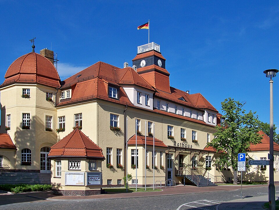Terrassendach-Fachbetriebe in Markkleeberg: Rathaus – Foto: Joeb07 Terrassendach-Fachbetriebe in Markkleeberg: Rathaus