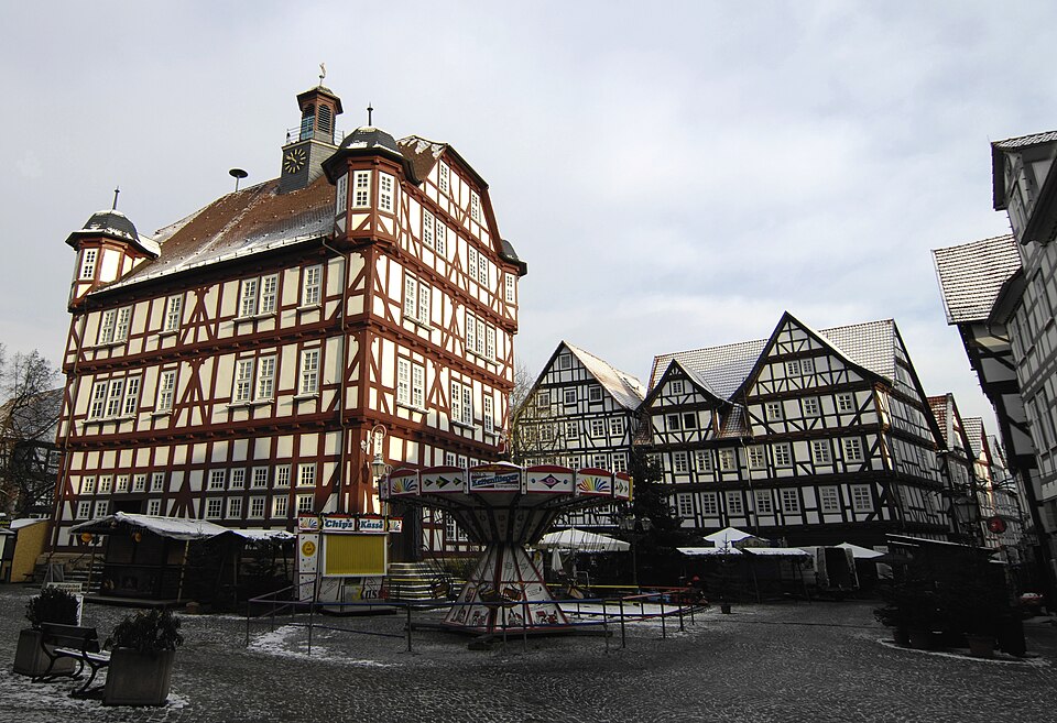 Terrassendach-Fachbetriebe in Melsungen: Rathaus – Foto: Varus111 Terrassendach-Fachbetriebe in Melsungen: Rathaus