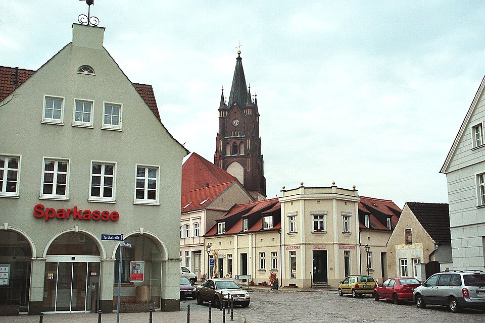 Terrassendach-Fachbetriebe in Mittenwalde: Stadthausplatz – Foto: Dguendel Terrassendach-Fachbetriebe in Mittenwalde: Stadthausplatz