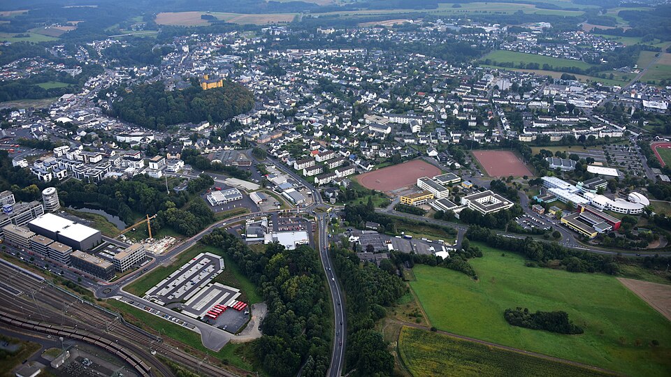 Terrassendach-Fachbetriebe in Montabaur: Stadtansicht – Foto: Wolkenkratzer Terrassendach-Fachbetriebe in Montabaur: Stadtansicht
