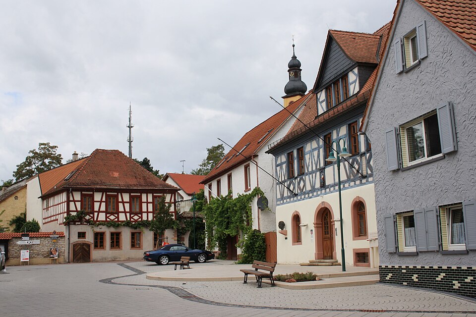 Terrassendach-Fachbetriebe in Nackenheim: Carl-Zuckmayer-Platz – Foto: paddy Terrassendach-Fachbetriebe in Nackenheim: Carl-Zuckmayer-Platz