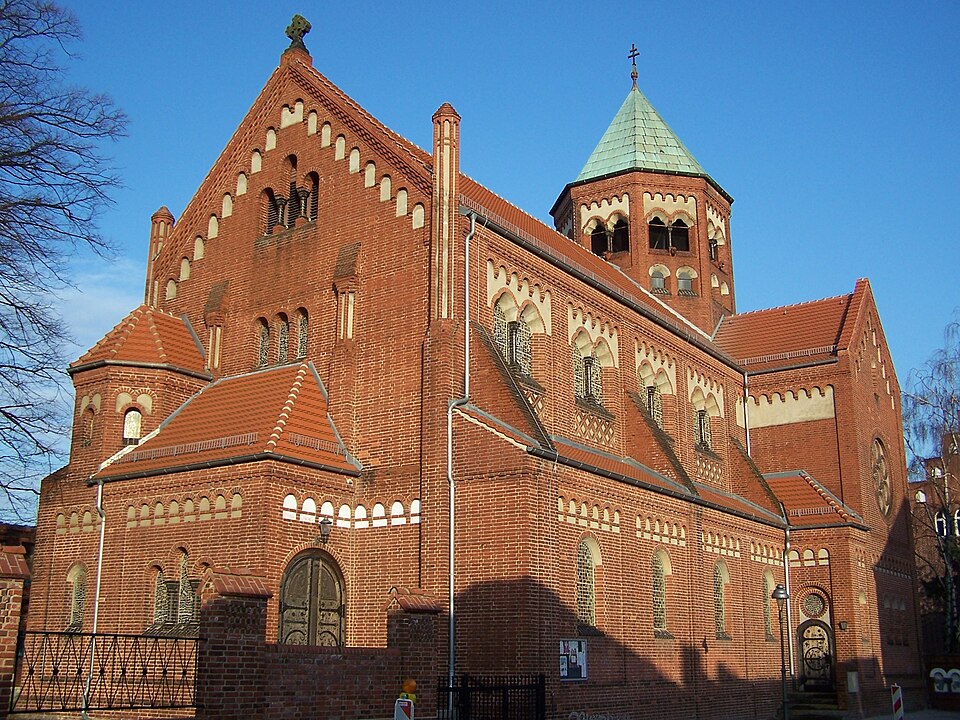 Terrassendach-Fachbetriebe in Nauen: Katholische Kirche – Foto: X-Weinzar Terrassendach-Fachbetriebe in Nauen: Katholische Kirche