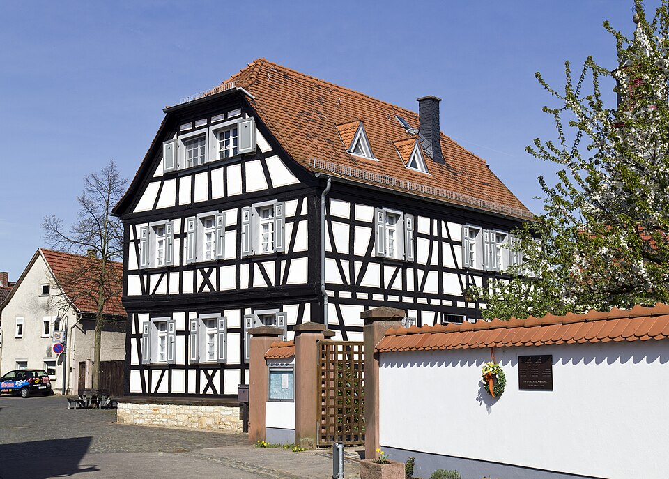 Terrassendach-Fachbetriebe in Nauheim: Historisches Rathaus – Foto: Rudolf Stricker Terrassendach-Fachbetriebe in Nauheim: Historisches Rathaus