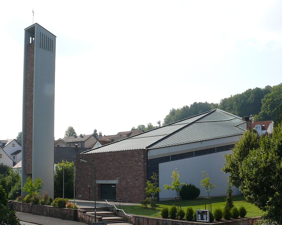 Terrassendach-Fachbetriebe in Neuhof: Kath. Pfarrkirche – Foto: Onurb Terrassendach-Fachbetriebe in Neuhof: Kath. Pfarrkirche