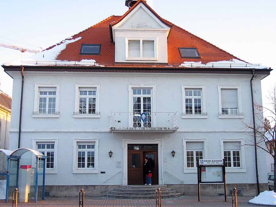 Terrassendach-Fachbetriebe in Neulußheim: Rathaus – Foto: Wikimedia-Autor Terrassendach-Fachbetriebe in Neulußheim: Rathaus