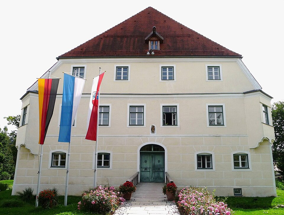 Terrassendach-Fachbetriebe in Neumarkt-Sankt Veit: Rathaus – Foto: Konrad Lackerbeck Terrassendach-Fachbetriebe in Neumarkt-Sankt Veit: Rathaus