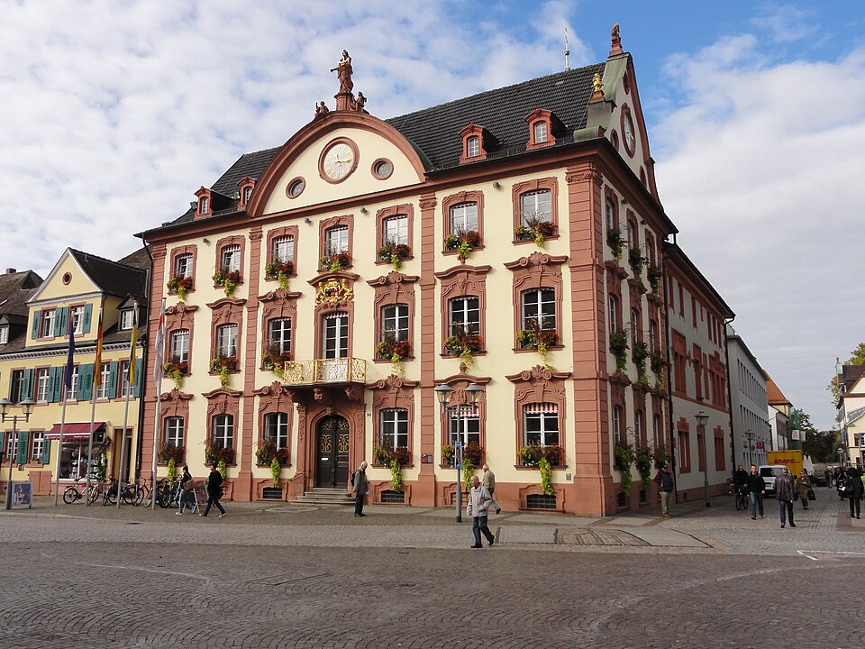 Terrassendach-Fachbetriebe in Offenburg: Rathaus – Foto: Ralph Hammann - Wikimedia Commons Terrassendach-Fachbetriebe in Offenburg: Rathaus
