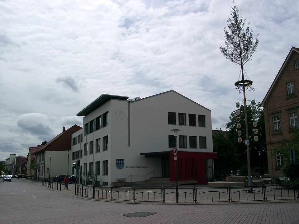 Terrassendach-Fachbetriebe in Oftersheim: Rathaus – Foto: Rudolf Stricker Terrassendach-Fachbetriebe in Oftersheim: Rathaus