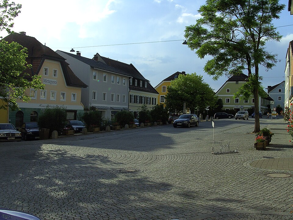 Terrassendach-Fachbetriebe in Ortenburg: Marktplatz – Foto: User:High Contrast Terrassendach-Fachbetriebe in Ortenburg: Marktplatz