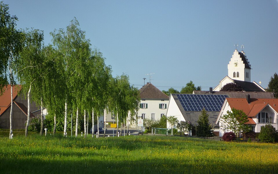 Terrassendach-Fachbetriebe in Ostrach: Birkenallee, Kirche St. Blasius Burgweiler – Foto: Franzfoto Terrassendach-Fachbetriebe in Ostrach: Birkenallee, Kirche St. Blasius Burgweiler