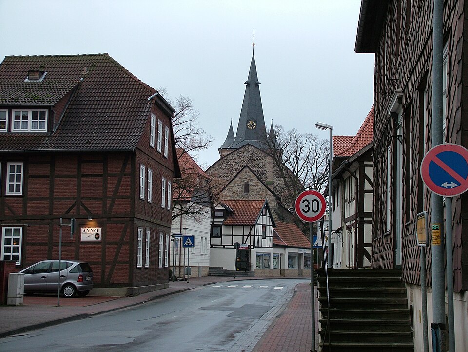 Terrassendach-Fachbetriebe in Pattensen: Dammstrasse – Foto: Wikimedia-Autor Terrassendach-Fachbetriebe in Pattensen: Dammstrasse