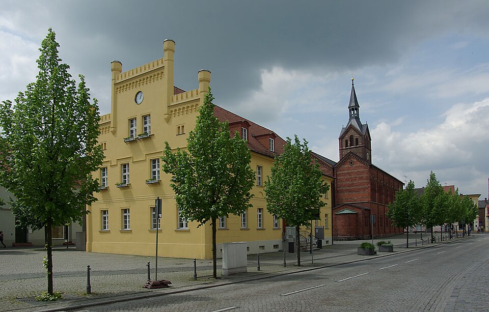 Terrassendach-Fachbetriebe in Peitz: Rathaus und Kirche – Foto: Stefan Fussan Terrassendach-Fachbetriebe in Peitz: Rathaus und Kirche