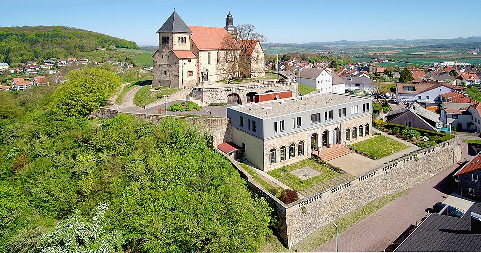 Terrassendach-Fachbetriebe in Petersberg: Liobakirche – Foto: Verum Terrassendach-Fachbetriebe in Petersberg: Liobakirche