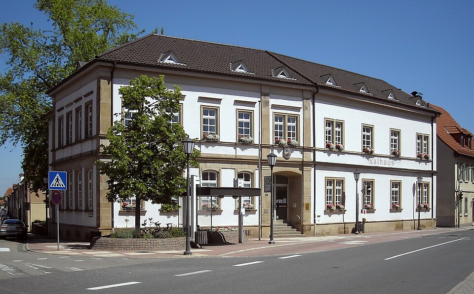 Terrassendach-Fachbetriebe in Plankstadt: Rathaus – Foto: Rudolf Stricker Terrassendach-Fachbetriebe in Plankstadt: Rathaus