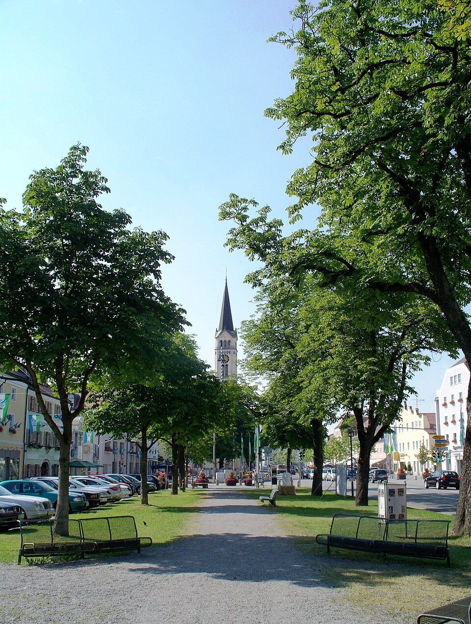 Terrassendach-Fachbetriebe in Plattling: Stadtplatz – Foto: High Contrast Terrassendach-Fachbetriebe in Plattling: Stadtplatz