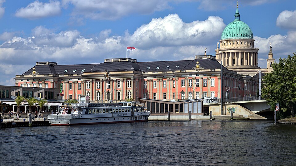 Terrassendach-Fachbetriebe in Potsdam: DE, Havel, Potsdamer Stadtschloss, Charlottenhof – Foto: Paul Korecky Terrassendach-Fachbetriebe in Potsdam: DE, Havel, Potsdamer Stadtschloss, Charlottenhof