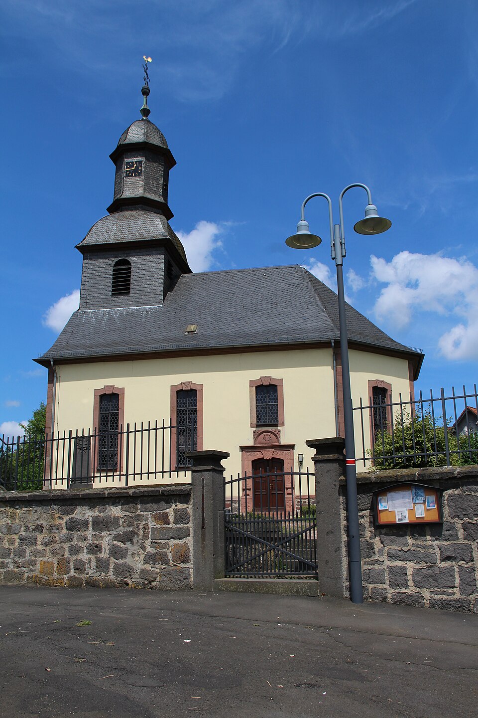 Terrassendach-Fachbetriebe in Rabenau: Evangelische Kirche – Foto: Gerold Rosenberg 11:27, 19 July 2014 Terrassendach-Fachbetriebe in Rabenau: Evangelische Kirche
