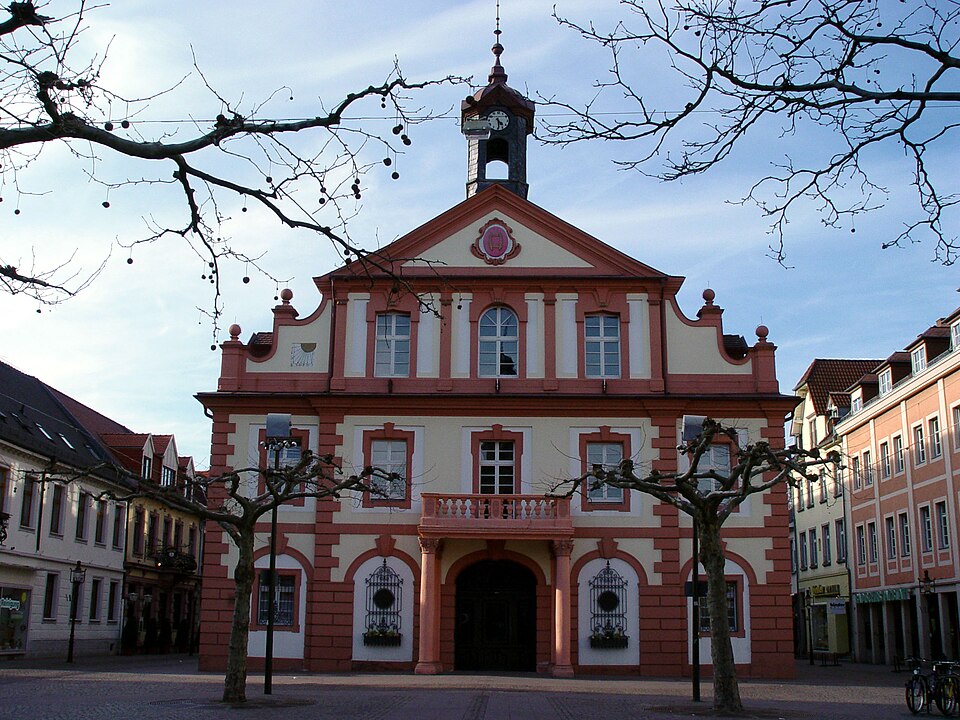 Terrassendach-Fachbetriebe in Rastatt: Rathaus – Foto: Martin-D Terrassendach-Fachbetriebe in Rastatt: Rathaus