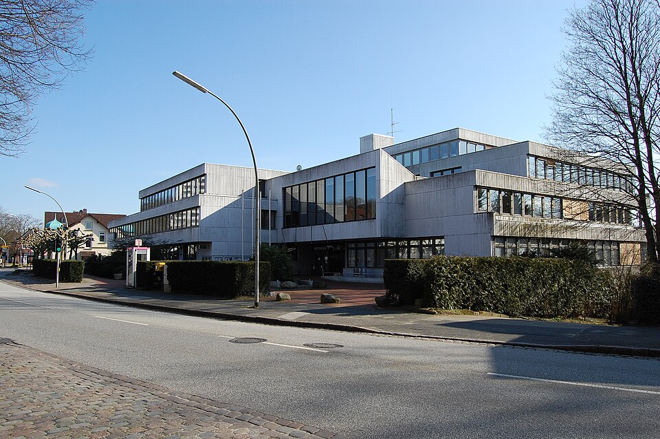 Terrassendach-Fachbetriebe in Reinbek: Reinbeker Rathaus – Foto: IqRS Terrassendach-Fachbetriebe in Reinbek: Reinbeker Rathaus