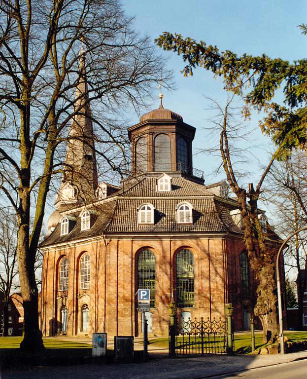 Terrassendach-Fachbetriebe in Rellingen: Rellinger Kirche – Foto: Uwe Barghaan Terrassendach-Fachbetriebe in Rellingen: Rellinger Kirche