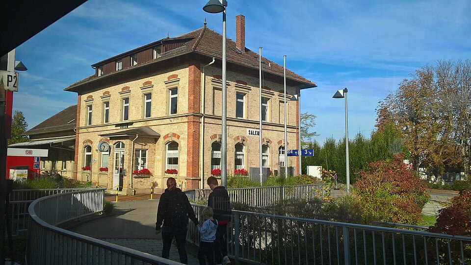 Terrassendach-Fachbetriebe in Salem: Landappbw Bahnhof – Foto: Kolonist Terrassendach-Fachbetriebe in Salem: Landappbw Bahnhof