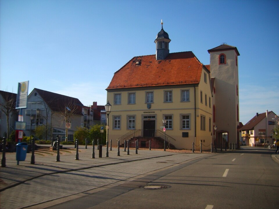 Terrassendach-Fachbetriebe in Sandhausen: Altes Rathaus – Foto: Pitichinaccio Terrassendach-Fachbetriebe in Sandhausen: Altes Rathaus
