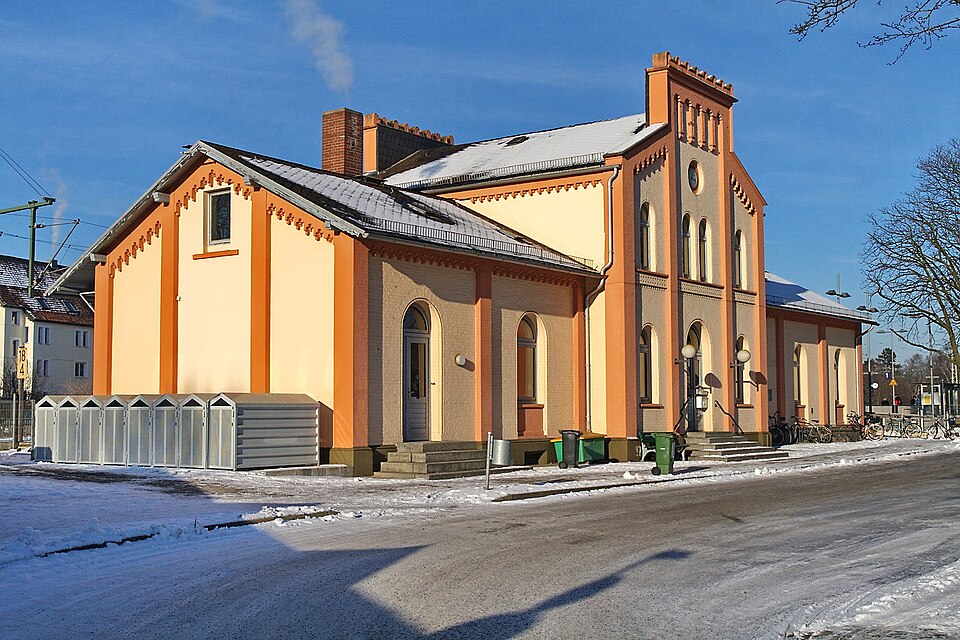 Terrassendach-Fachbetriebe in Sarstedt: Bahnhof – Foto: losch Terrassendach-Fachbetriebe in Sarstedt: Bahnhof