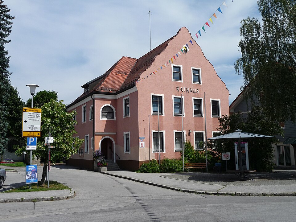 Terrassendach-Fachbetriebe in Schöllnach: Rathaus – Foto: Konrad Lackerbeck Terrassendach-Fachbetriebe in Schöllnach: Rathaus