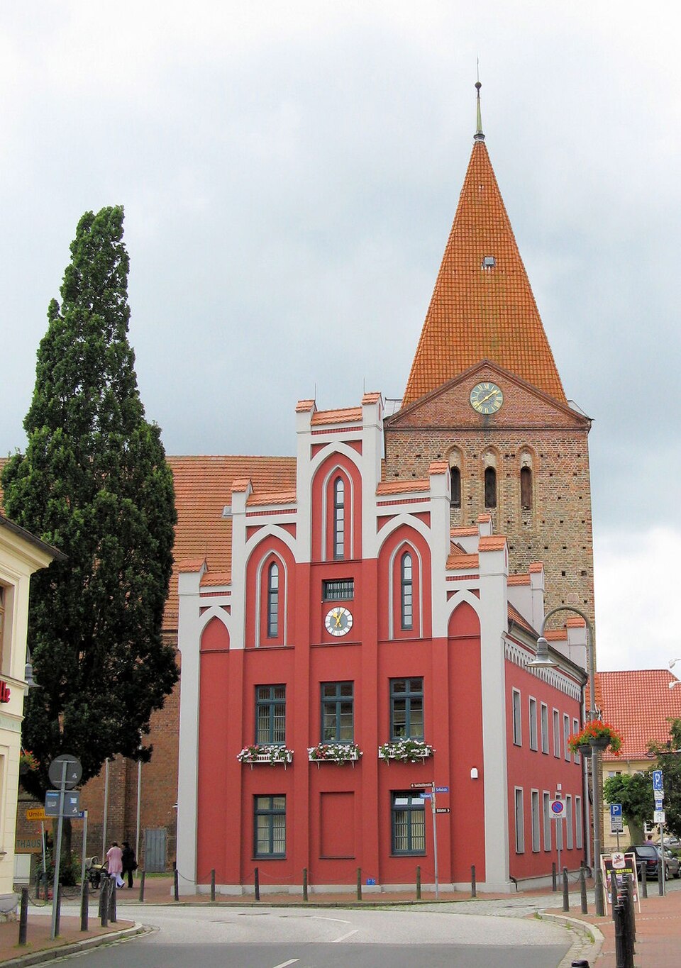 Terrassendach-Fachbetriebe in Schwaan: Rathaus Kirche