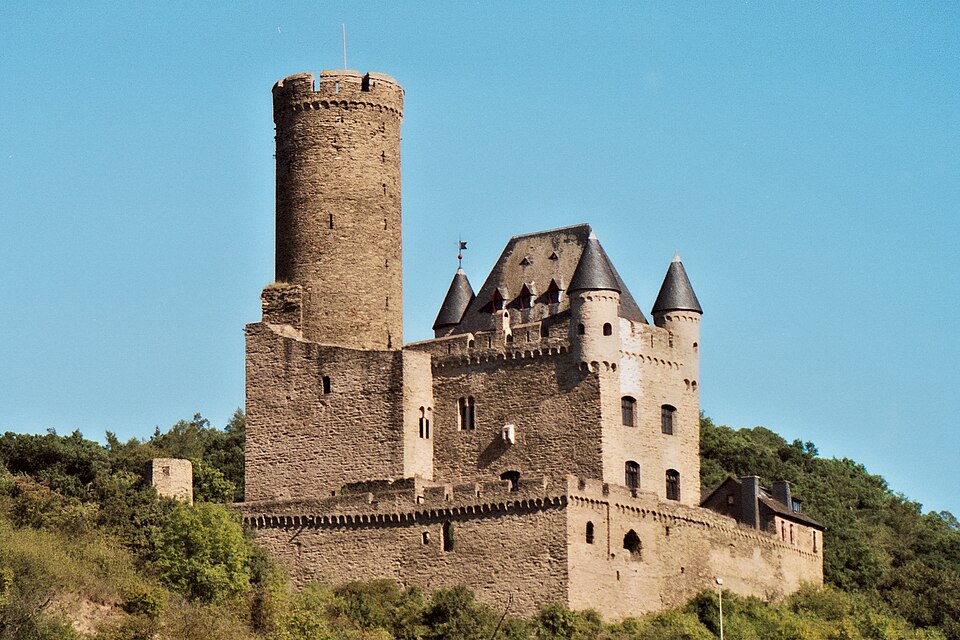 Terrassendach-Fachbetriebe in Schwalbach: Burg – Foto: Wikimedia-Autor Terrassendach-Fachbetriebe in Schwalbach: Burg