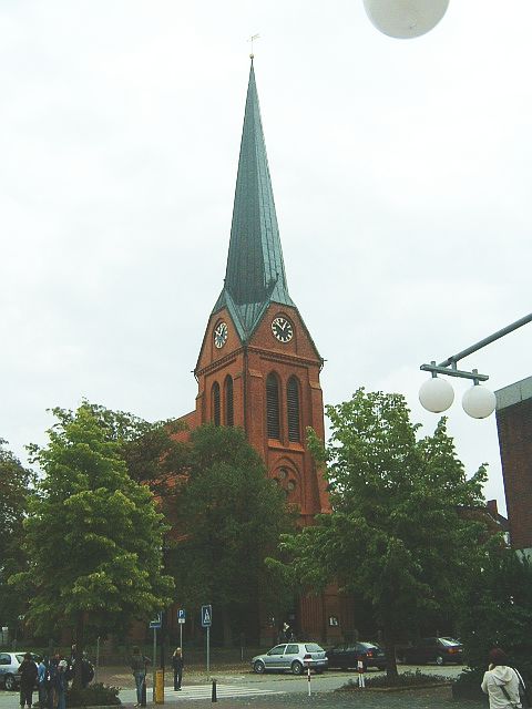 Terrassendach-Fachbetriebe in Schwarzenbek: Kirche – Foto: Peng 15:28, 5 September 2006 Terrassendach-Fachbetriebe in Schwarzenbek: Kirche