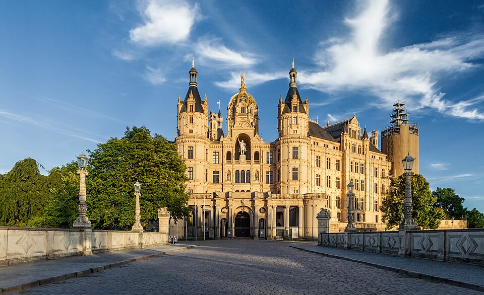 Terrassendach-Fachbetriebe in Schwerin: Schweriner Schloss