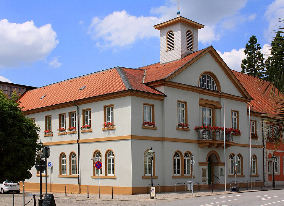 Terrassendach-Fachbetriebe in Schwetzingen: Rathaus – Foto: Rudolf Stricker Terrassendach-Fachbetriebe in Schwetzingen: Rathaus