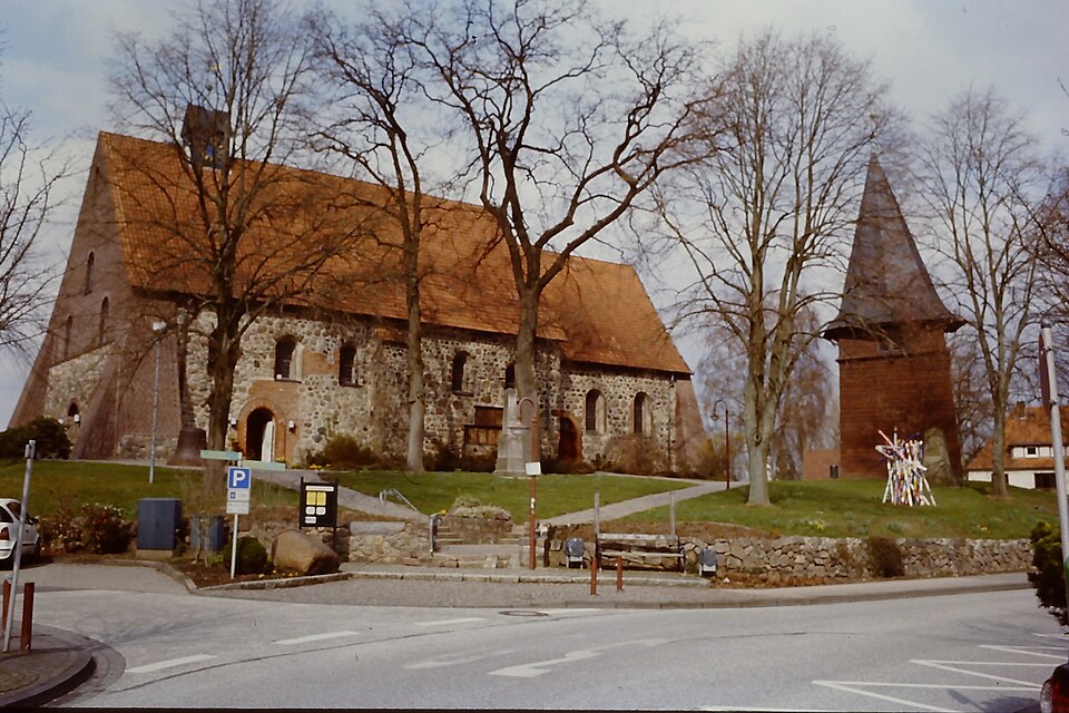 Terrassendach-Fachbetriebe in Seevetal: St Mauritius Kirche – Foto: Schizoschaf Terrassendach-Fachbetriebe in Seevetal: St Mauritius Kirche