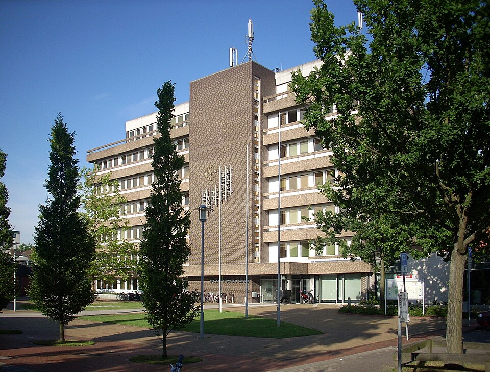 Terrassendach-Fachbetriebe in Sehnde: Rathaus – Foto: Rabanus Flavus Terrassendach-Fachbetriebe in Sehnde: Rathaus